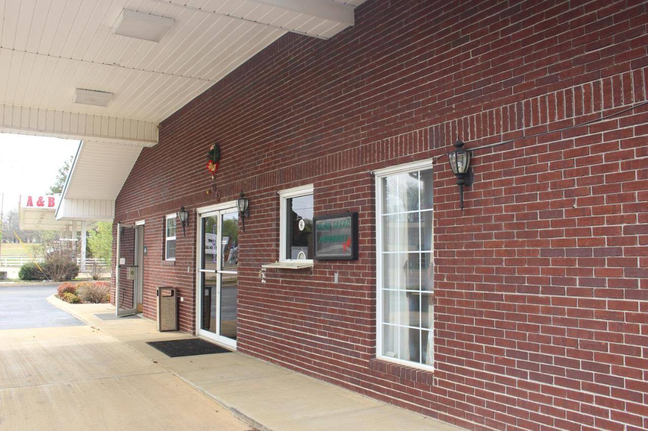 Deerfield Inn Adamsville Екстер'єр фото