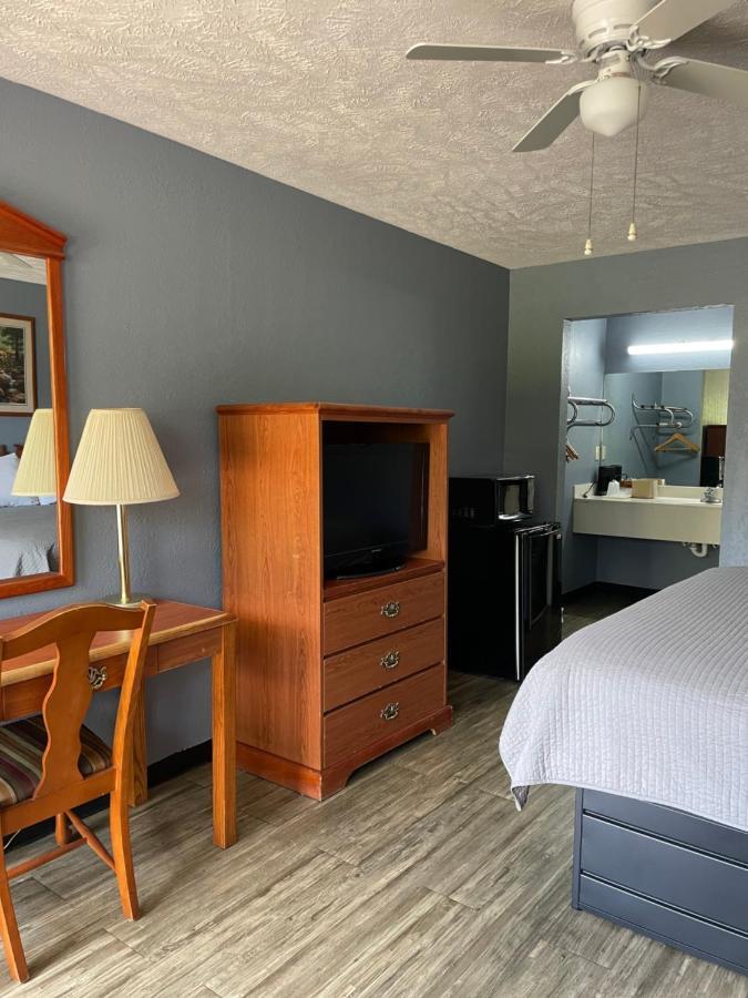 Deerfield Inn Adamsville Екстер'єр фото