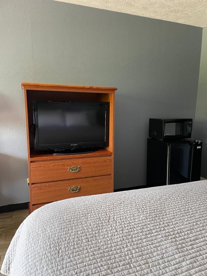 Deerfield Inn Adamsville Екстер'єр фото