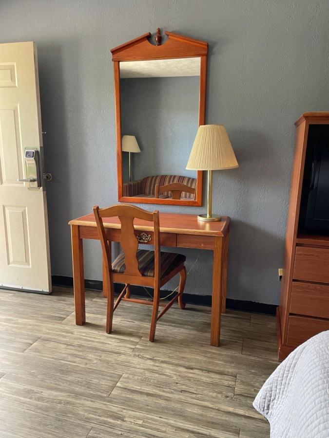 Deerfield Inn Adamsville Екстер'єр фото