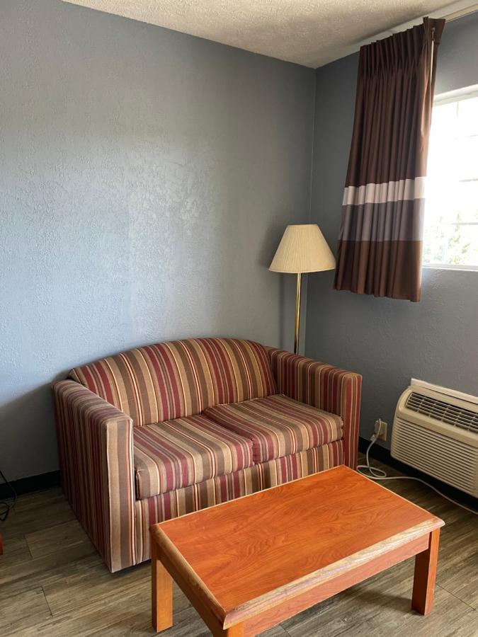 Deerfield Inn Adamsville Екстер'єр фото