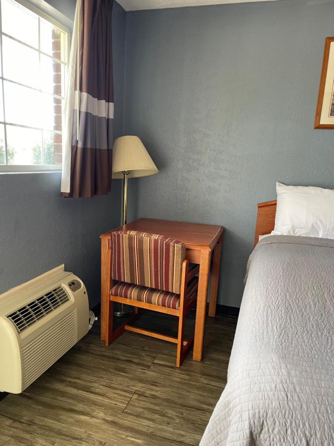 Deerfield Inn Adamsville Екстер'єр фото