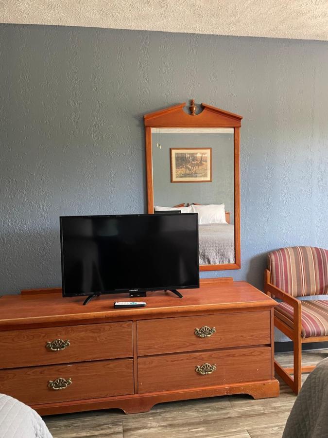 Deerfield Inn Adamsville Екстер'єр фото