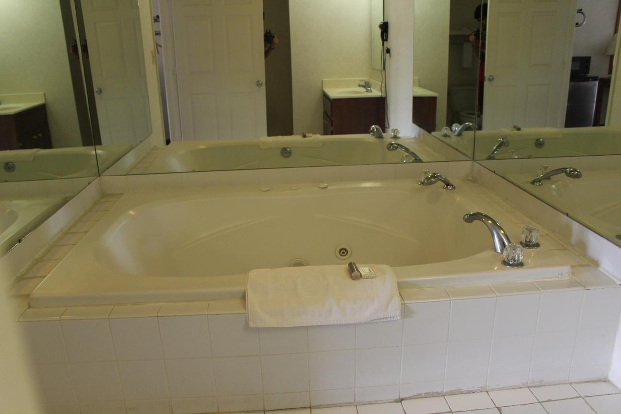 Deerfield Inn Adamsville Екстер'єр фото